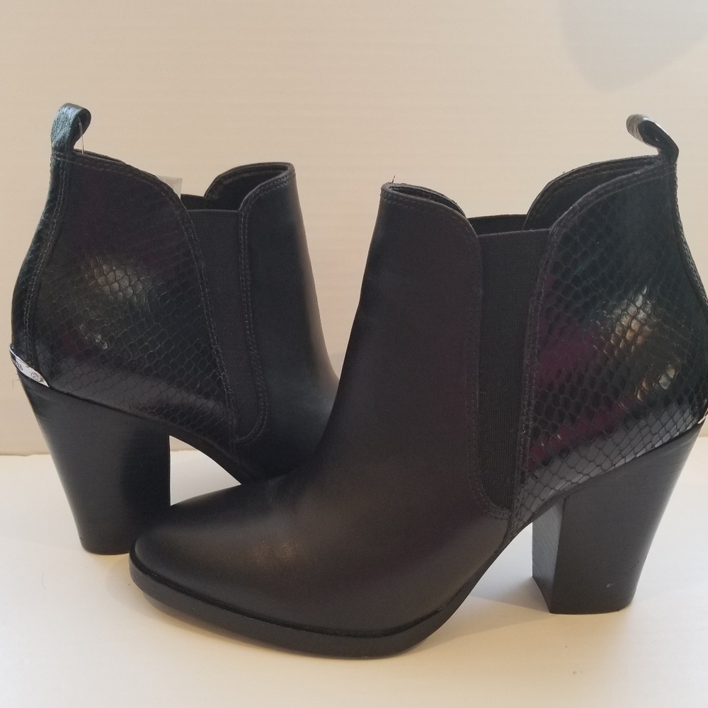 BNWT Michael Kors Black Booties Size 6